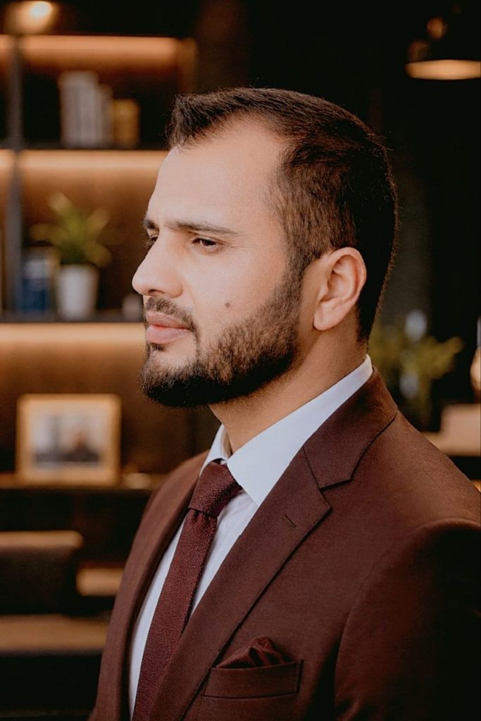 عکس بنیان گذار